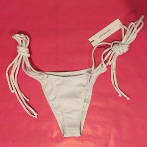 Selling a medium Coulbourne BOA bottom NWT